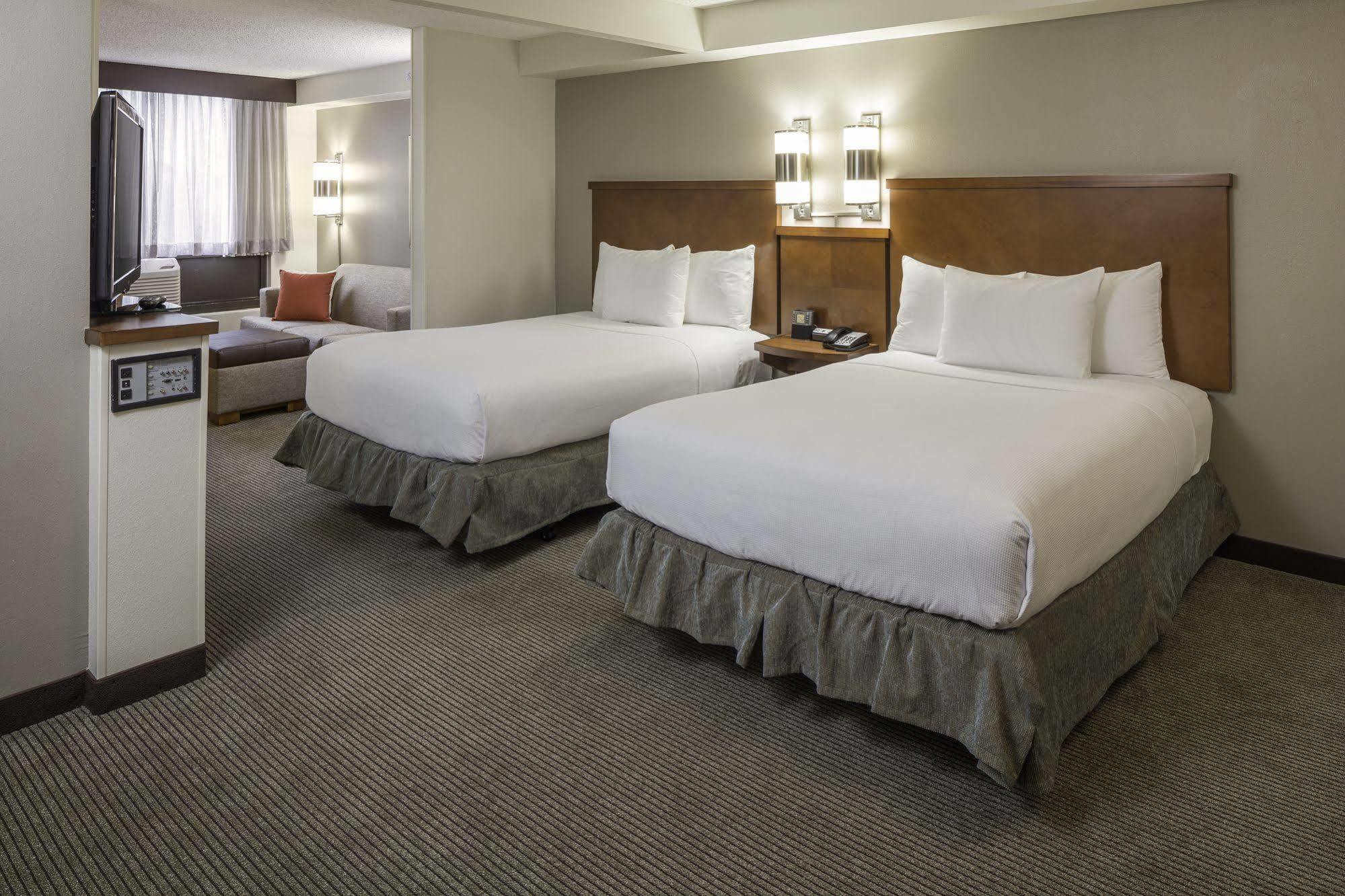 Hyatt Place Arboretum Hotel 3*